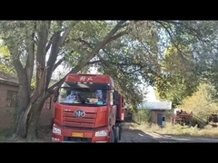 Nhà phân phối của chúng tôi đang dỡ hàng vào kho.