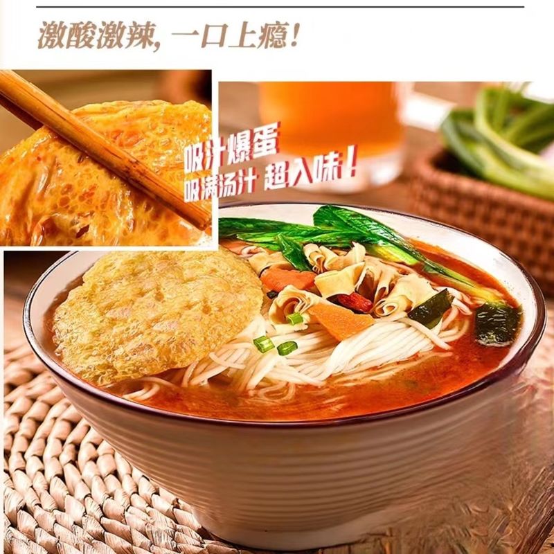 Nấu nhanh và dễ dàng Nudles tức thời ramen với rau và trứng, thực phẩm tức thời lành mạnh