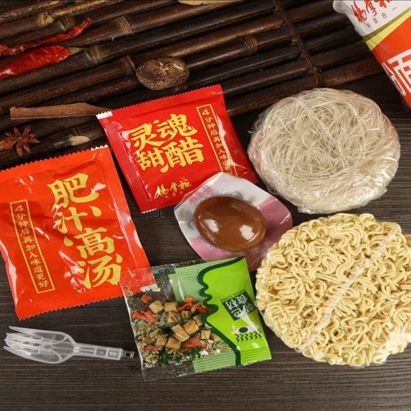 Nước ép phong cách Hong Kong giàu hương vị Vermicelli và mì ngay lập tức 200g với nước sốt cay và ngọt
