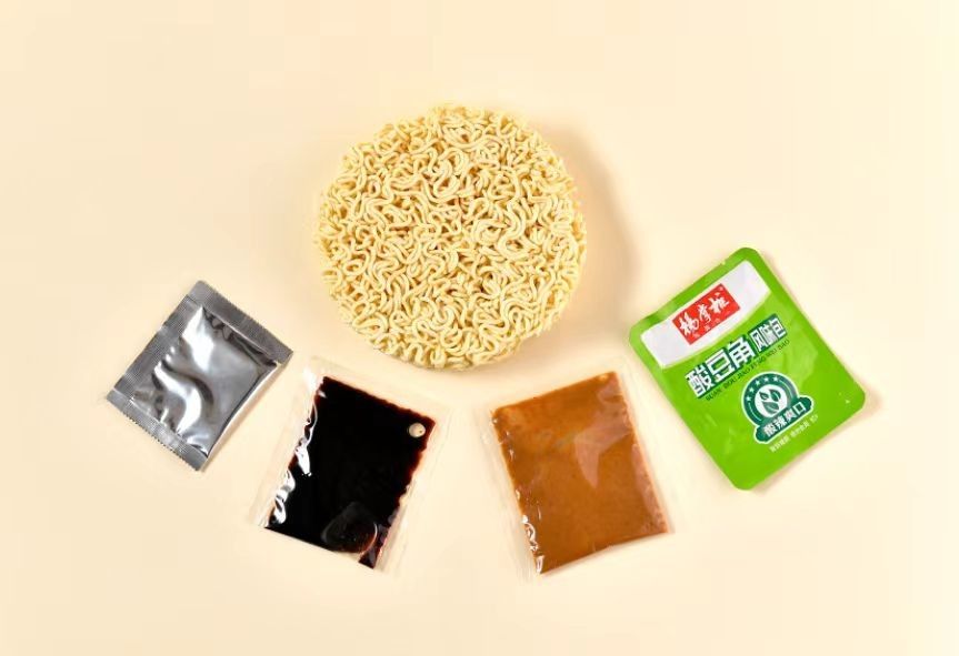 Nudles tức thời khô Wuhan ((Nudles hỗn hợp có hương vị nước sốt mè cay) OEM chấp nhận được 158g*12