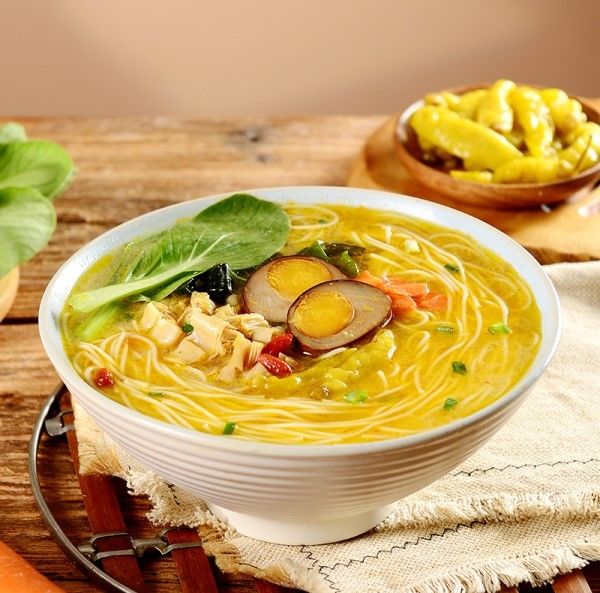 Súp không chiên Mì ăn liền Hương vị thịt bò cay Ramen Mì ăn liền Mì thủy tinh Trung Quốc