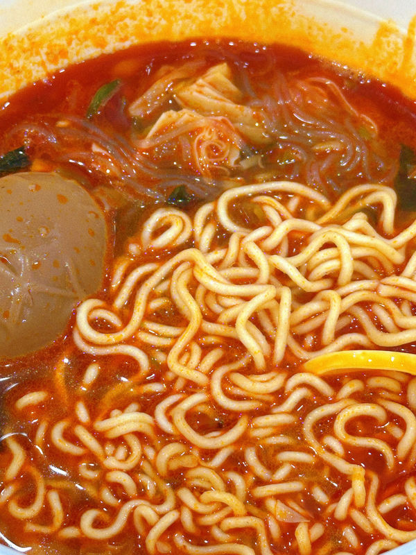 192g Sản phẩm Nudles Instant Mixed Dry Phương pháp nấu ăn bằng nước sôi