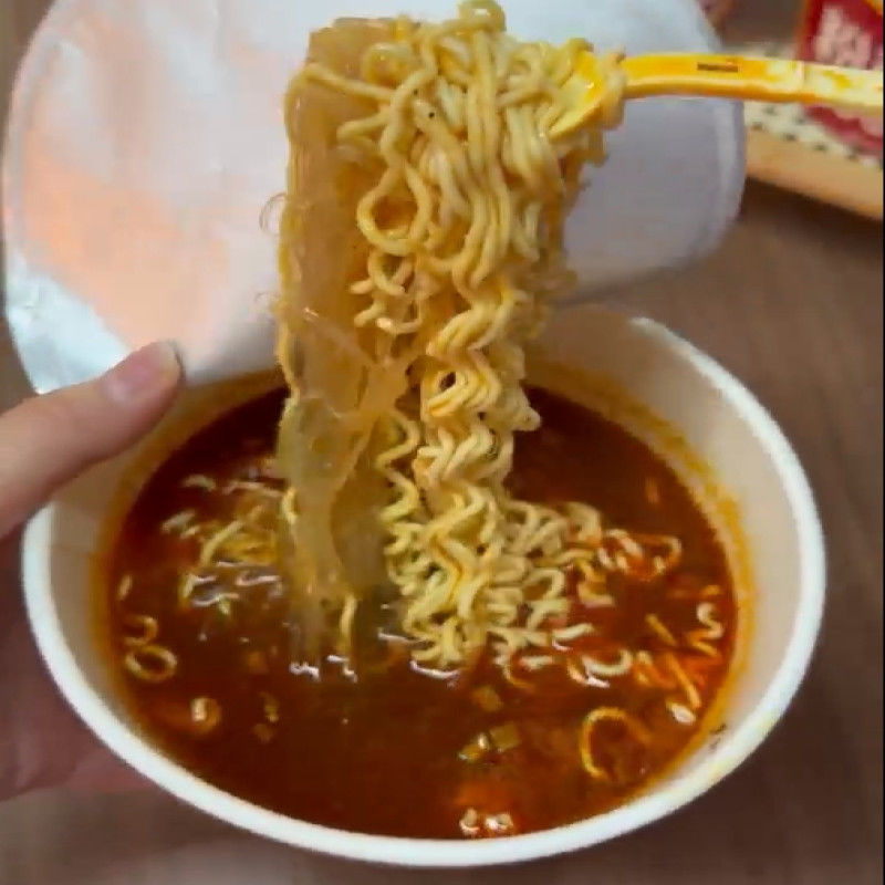 Bún và mì hương vị bò hầm 179g*12 Thời gian nấu 8 phút mì ăn liền