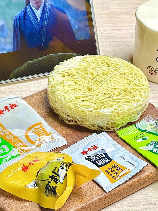 Không cay Ramen Noodles 161g Một khẩu phần kích thước dễ dàng chuẩn bị Phương pháp nước sôi hoàn hảo cho các nhà cung cấp dịch vụ thực phẩm